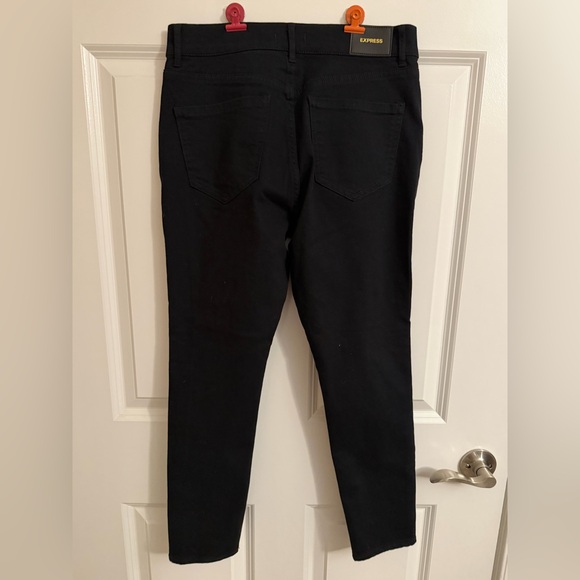 NWT pack of 2 Express Black and dark wash 6P skinny high rise super soft jeans. - Picture 4 of 8